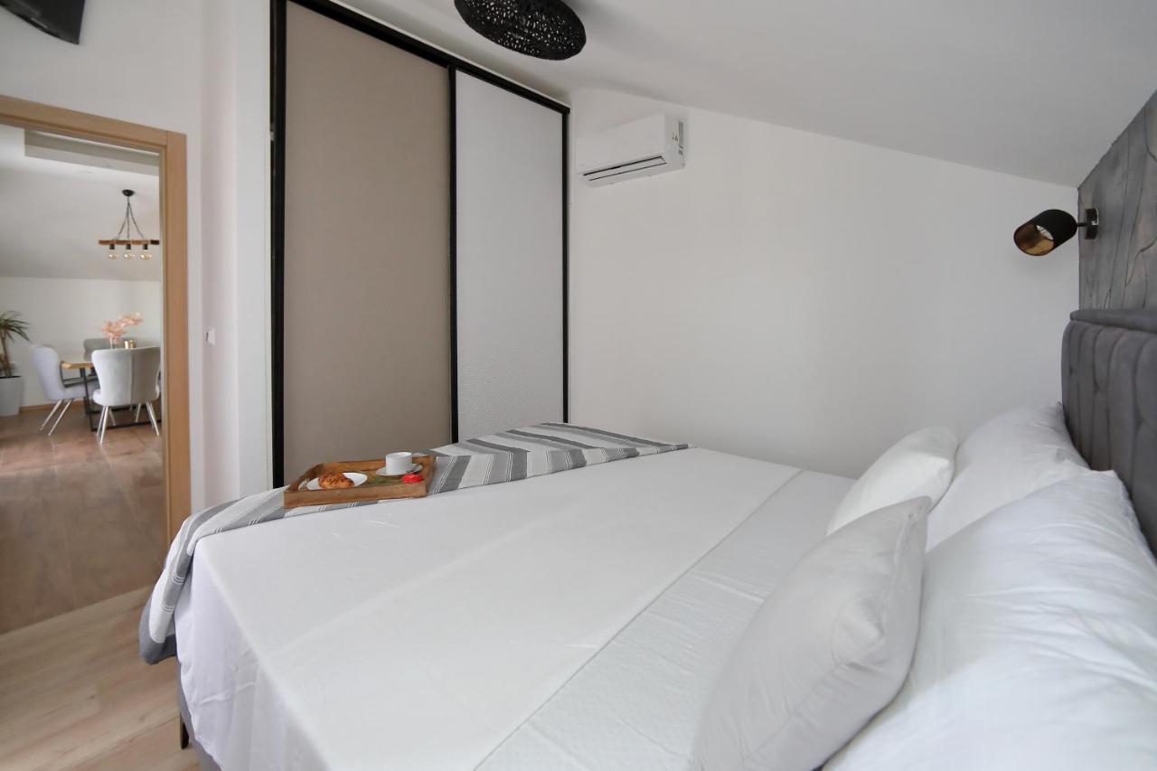 ביבינייה Luxury Apartments Monika Near The Sea With Private Parking מראה חיצוני תמונה