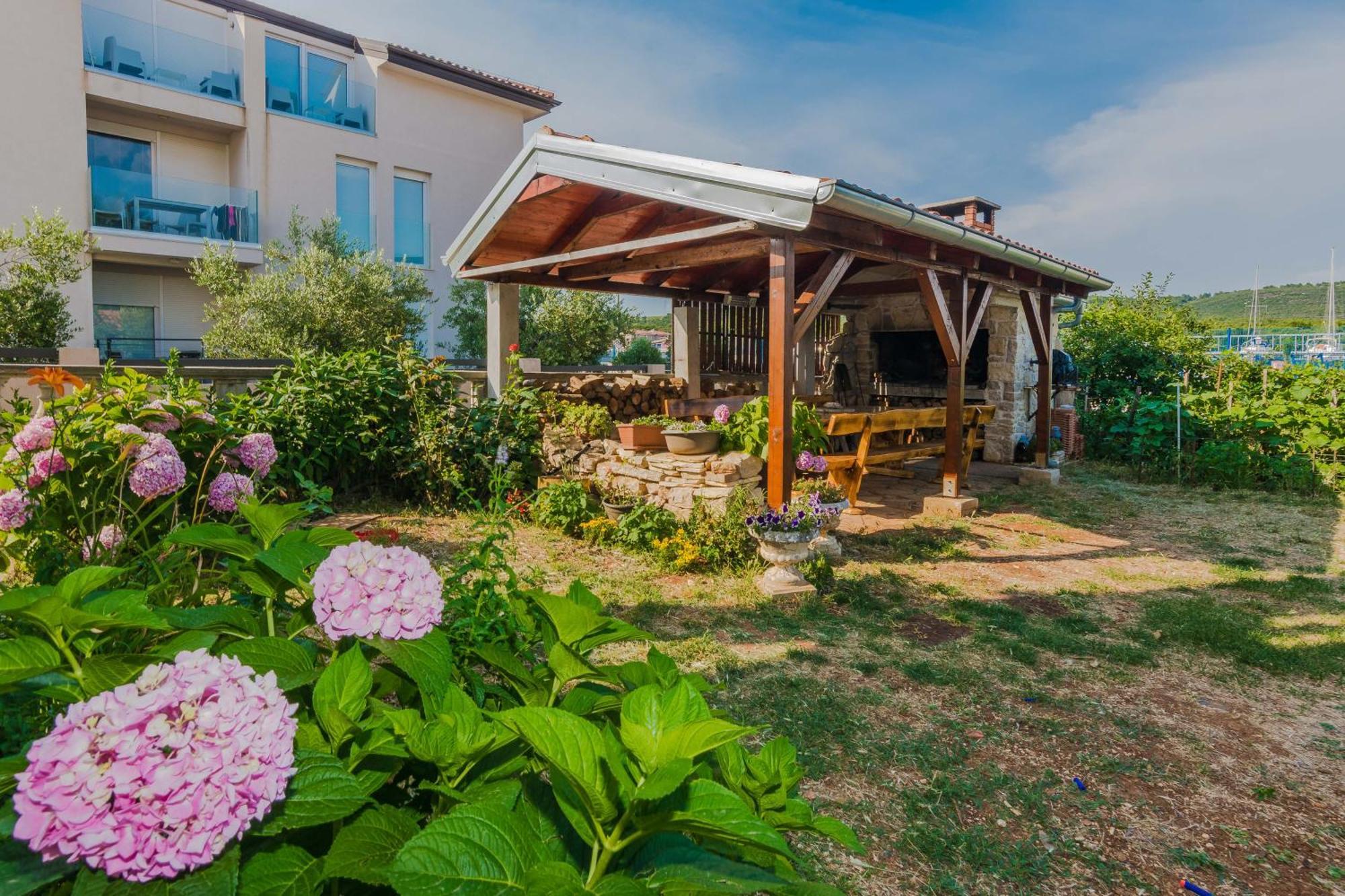 ביבינייה Luxury Apartments Monika Near The Sea With Private Parking מראה חיצוני תמונה